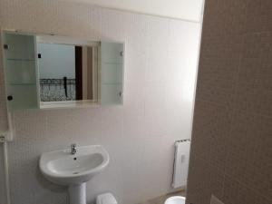 A bathroom at Grandis Rooms