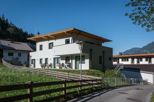 Budova, kde se apartmán nachází + 15 fotografií