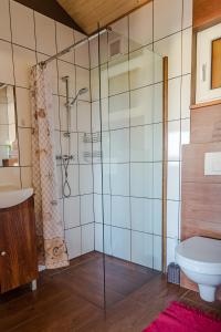 Ванная комната в Tawerna Pod Kotwicą pokoje i domy wakacyjne