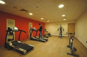 The fitness centre and/or fitness facilities at Mediterraneo Palace Hotel