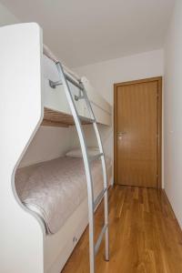 Postel nebo postele na pokoji v ubytování Apartman Ramljak
