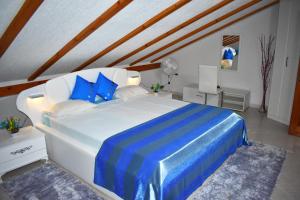 Postel nebo postele na pokoji v ubytování Guest House Aldin
