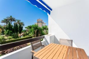 Balkon lub taras w obiekcie by RIVA - Spectacular Studio in Medina Garden of Puerto Banus