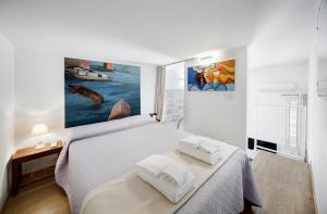 a bedroom with a bed with two towels on it at siciliacasevacanze - Marina Domus Depandance in Marina di Ragusa