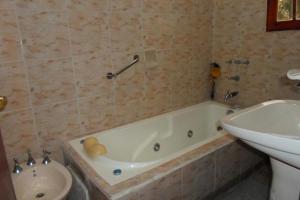 Kylpyhuone majoituspaikassa Hotel Antonia
