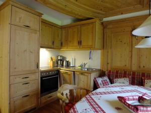 Kuchyň nebo kuchyňský kout v ubytování Jagdhotel Sudetenhof