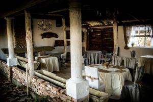 Reštaurácia alebo iné gastronomické zariadenie v ubytovaní Faluhely Major + 37 fotografií
