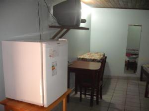 Televízia a/alebo spoločenská miestnosť v ubytovaní Pousada Chalé Suiço