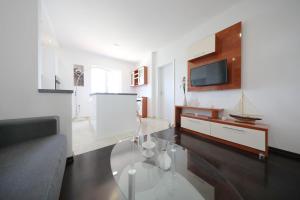Telewizja i/lub zestaw kina domowego w obiekcie Apartmani Postimana