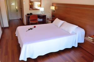 Postel nebo postele na pokoji v ubytování Hotel Mari Carmen
