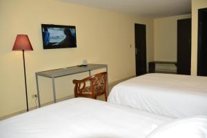 En eller flere senger på et rom på Hotel F Sur Inn
