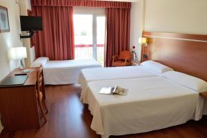 Postel nebo postele na pokoji v ubytování Hotel Mari Carmen