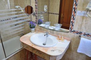Koupelna v ubytování Hotel Mari Carmen