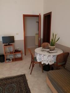 Μια τηλεόραση ή/και κέντρο ψυχαγωγίας στο Dreaming of Naples