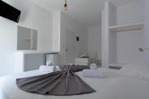Posteľ alebo postele v izbe v ubytovaní Teoria Paros - Matsas Windmill