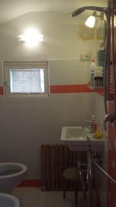 Un baño de nel centro storico casa vacanze I Mughetti 8 fotos más