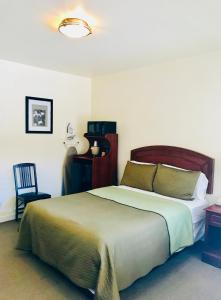 Postel nebo postele na pokoji v ubytování Bella Capri Inn and Suites + 37 fotografií