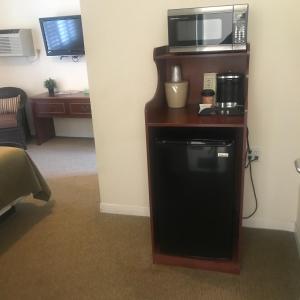 Kuchyň nebo kuchyňský kout v ubytování Bella Capri Inn and Suites