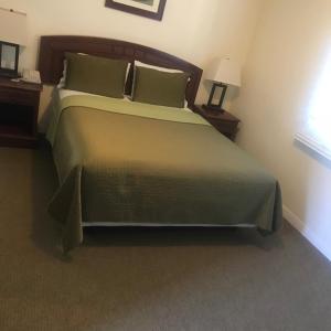 Postel nebo postele na pokoji v ubytování Bella Capri Inn and Suites