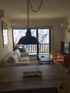 a living room with a couch and a table at Apartment Valle Nevado in Valle Nevado