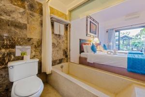 Ein Badezimmer in der Unterkunft River Beach Resort & Residences