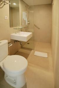 Koupelna v ubytování Amaris Hotel Fachrudin – Tanah Abang + 17 fotografií