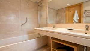 Ένα μπάνιο στο Modernismo Paseo de Gracia +45 φωτογραφίες