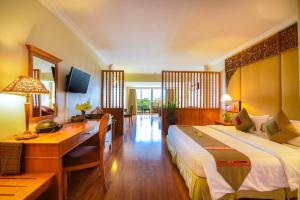 Postel nebo postele na pokoji v ubytování Angkor Century Resort & Spa