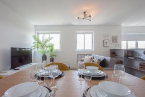 Televízia a/alebo spoločenská miestnosť v ubytovaní Liiiving in Porto | Downtown Secret Luxury Apartments