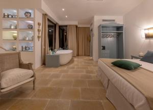 A seating area at Romantic Relais Sorrento