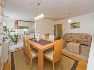 Fotografia z galérie ubytovania Spacious apartment with private garage v Dubrovníku