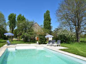 Kolam renang di atau dekat dengan Modern holiday home with pool