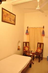Hotel Mandawa Palace And Restaurent客房内的一张或多张床位