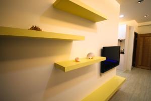Televisyen dan/atau pusat hiburan di Little SkyLark B&B