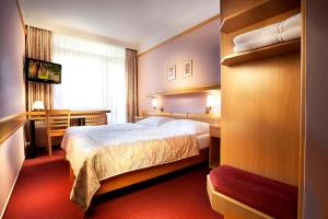 Postel nebo postele na pokoji v ubytování Hotel Akademie a depandance Vila Jarmila