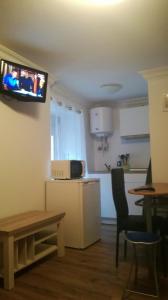 Kuchnia lub aneks kuchenny w obiekcie APARTAMENTOS POBRA-CASTELO