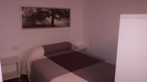 Łóżko lub łóżka w pokoju w obiekcie APARTAMENTOS POBRA-CASTELO