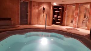 Bazén v ubytování Hotel Europa Guest House nebo v jeho okolí
