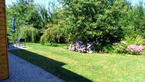 Zahrada ubytování Apartman pod lipou - samostatny objekt - carport