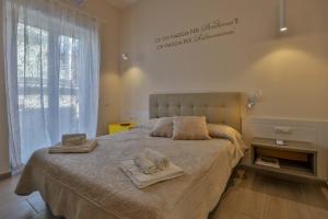 a bedroom with a bed with towels on it at Residenza Eleonora in Salerno