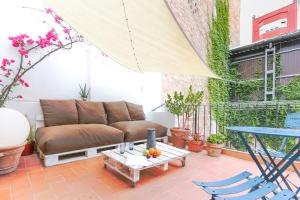 A seating area at Gracia 1872