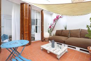 A seating area at Gracia 1872