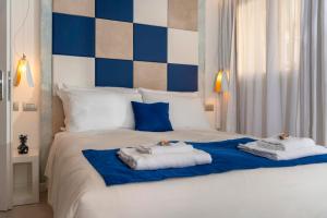 a white bed with towels on top of it at Ca' de la Fonte - WENICE Deep Culture in Venice