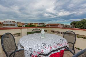 Ein Balkon oder eine Terrasse in der Unterkunft Apartments Mirko&Ana
