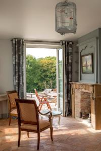 Φωτογραφία από το άλμπουμ του La Clairière de la reine Hortense - Pierres d'Histoire σε Saint-Prix +17 φωτογραφίες