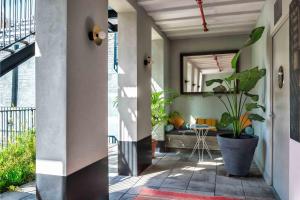 a hallway with plants and a mirror on the wall at Hotel Brummell in Barcelona