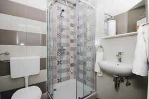 Kúpeľňa v ubytovaní Apartmani Lovre + 35 fotografií