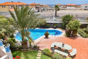 Basen w obiekcie Apartamentos Los Delfines lub w pobliżu