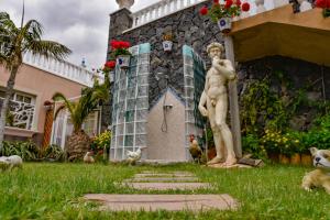 Ogród w obiekcie Apartamentos Los Delfines