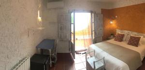 Een bed of bedden in een kamer bij Hotel Rural los Caracoles